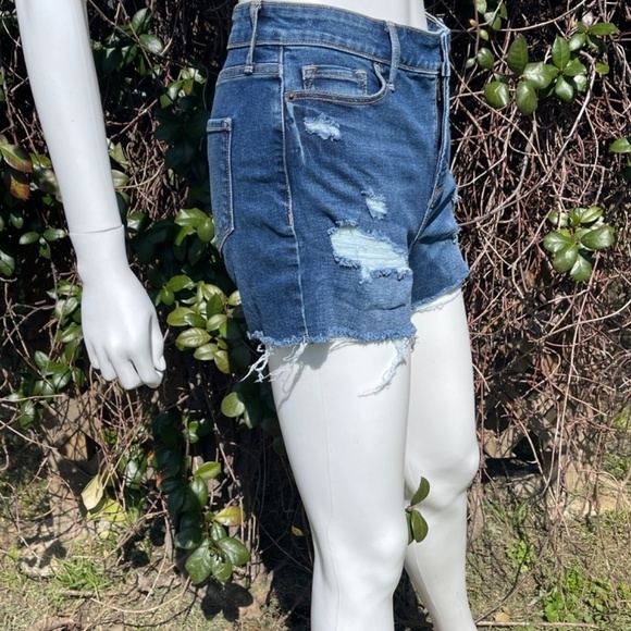 Old Navy High Rise Secret Slim Pockets Distressed Denim Shorts - Picture 3 of 8